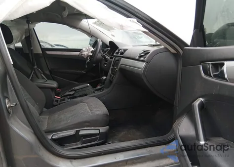 2017 Volkswagen Passat 1.8T S z USA, uszkodzony, nr VIN 1VWAT7A38HC053307